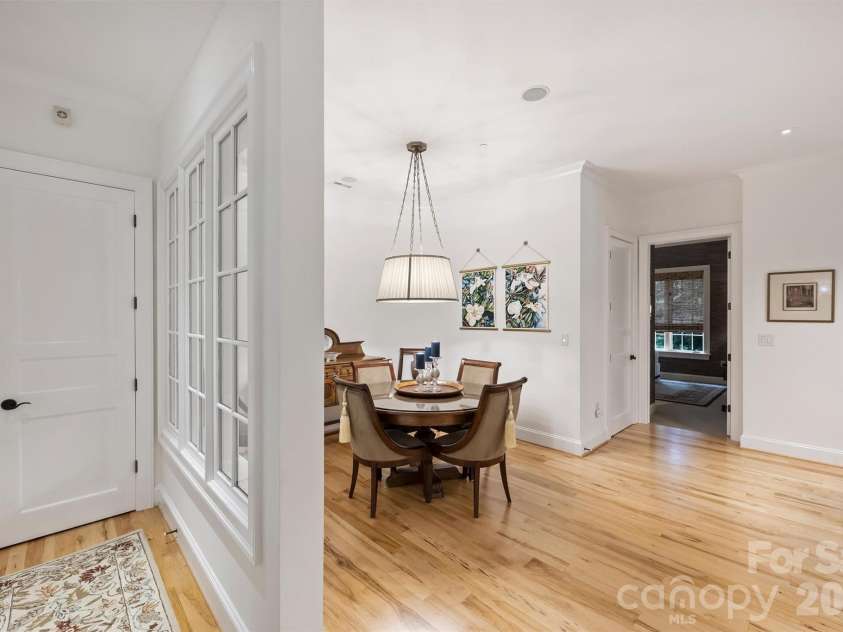 241 Queens Road, Charlotte, NC 28204.  MLS# CAR4400398, YatesRealty ID 39625. 