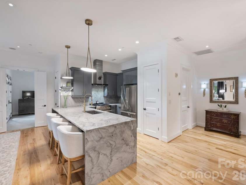 241 Queens Road, Charlotte, NC 28204.  MLS# CAR4400398, YatesRealty ID 39625. 