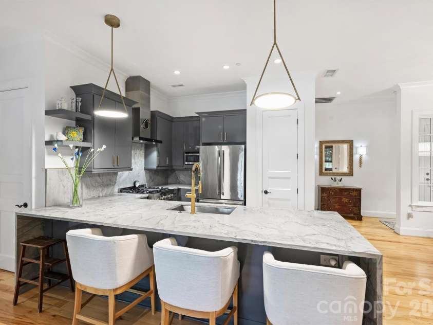 241 Queens Road, Charlotte, NC 28204.  MLS# CAR4400398, YatesRealty ID 39625. 