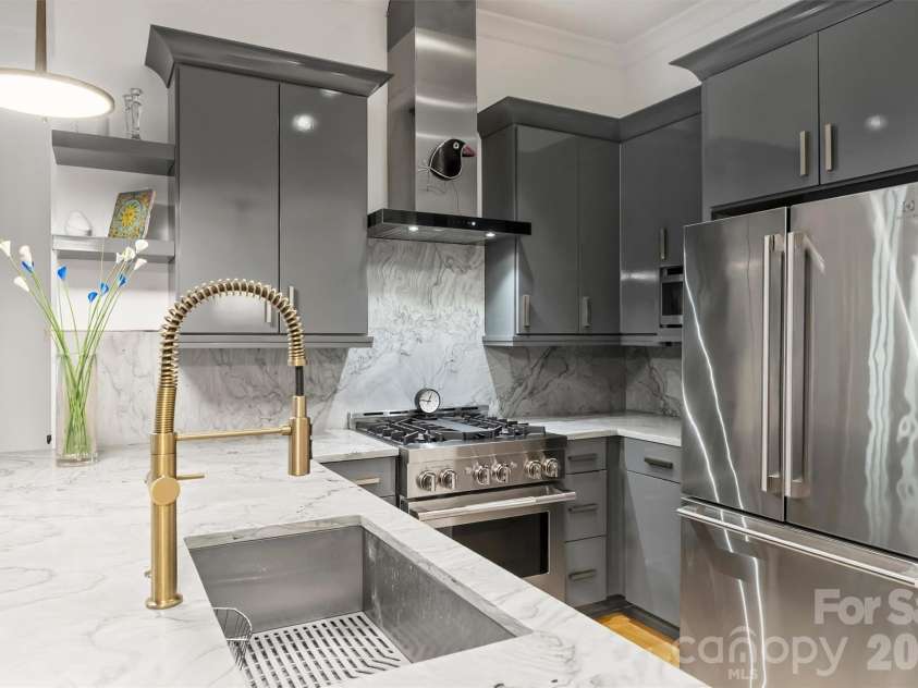 241 Queens Road, Charlotte, NC 28204.  MLS# CAR4400398, YatesRealty ID 39625. 