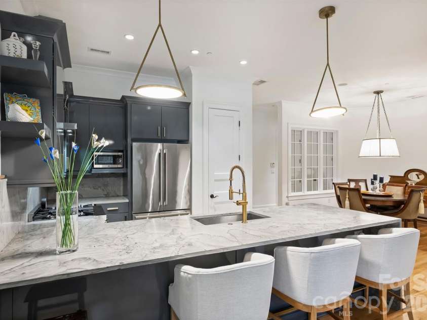 241 Queens Road, Charlotte, NC 28204.  MLS# CAR4400398, YatesRealty ID 39625. 
