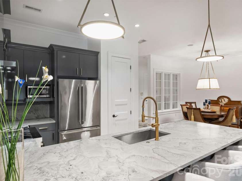 241 Queens Road, Charlotte, NC 28204.  MLS# CAR4400398, YatesRealty ID 39625. 