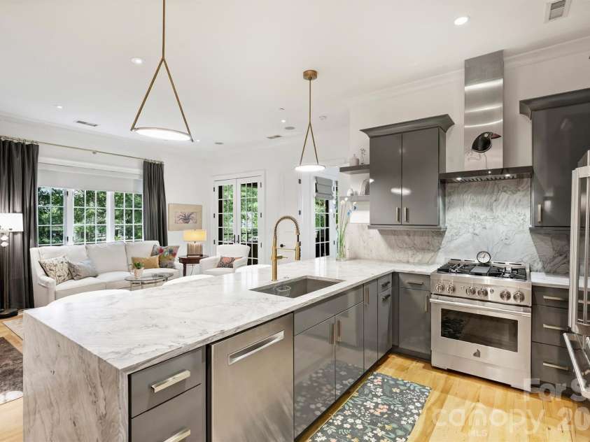 241 Queens Road, Charlotte, NC 28204.  MLS# CAR4400398, YatesRealty ID 39625. 