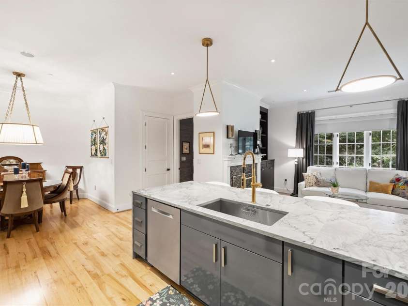 241 Queens Road, Charlotte, NC 28204.  MLS# CAR4400398, YatesRealty ID 39625. 