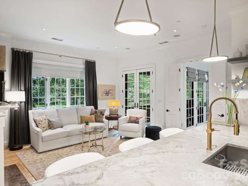 241 Queens Road, Charlotte, NC 28204.  MLS# CAR4400398, YatesRealty ID 39625. 