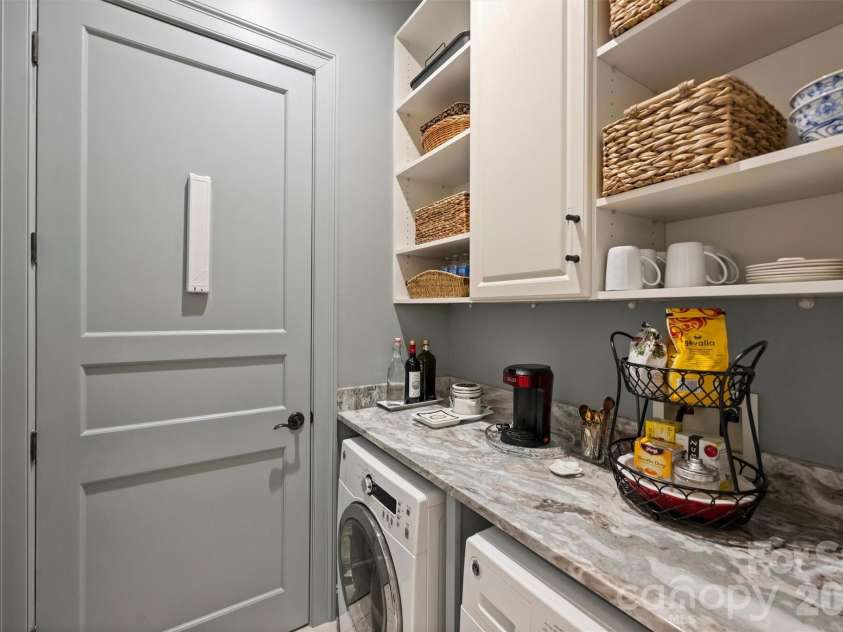 241 Queens Road, Charlotte, NC 28204.  MLS# CAR4400398, YatesRealty ID 39625. 