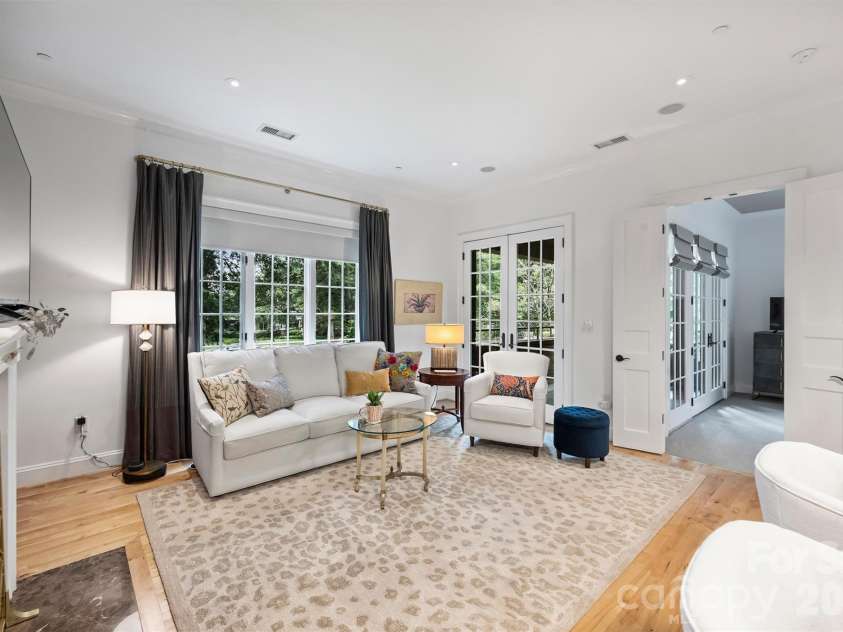 241 Queens Road, Charlotte, NC 28204.  MLS# CAR4400398, YatesRealty ID 39625. 