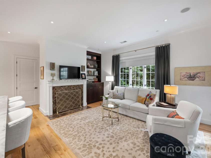 241 Queens Road, Charlotte, NC 28204.  MLS# CAR4400398, YatesRealty ID 39625. 