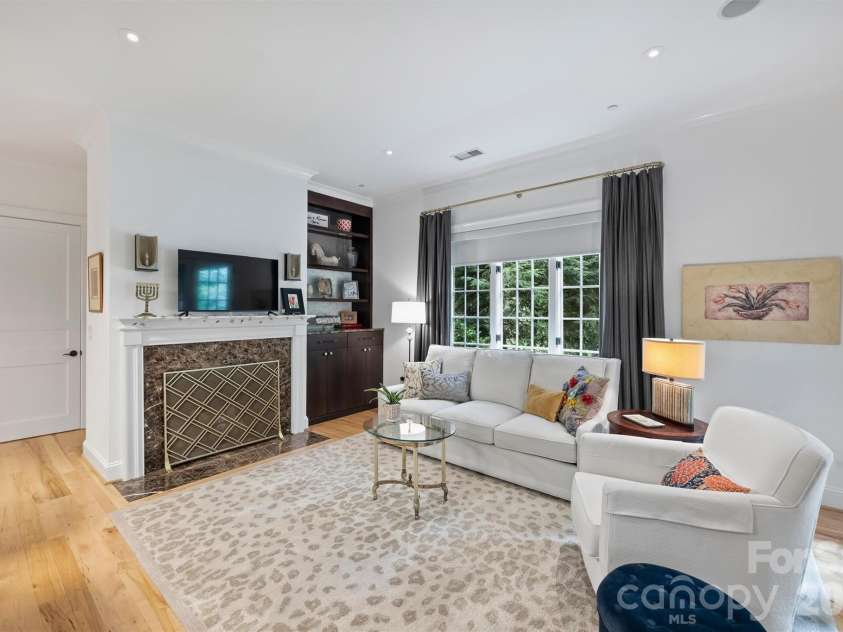 241 Queens Road, Charlotte, NC 28204.  MLS# CAR4400398, YatesRealty ID 39625. 