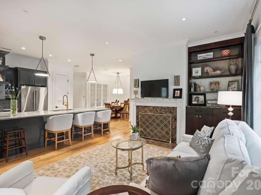 241 Queens Road, Charlotte, NC 28204.  MLS# CAR4400398, YatesRealty ID 39625. 