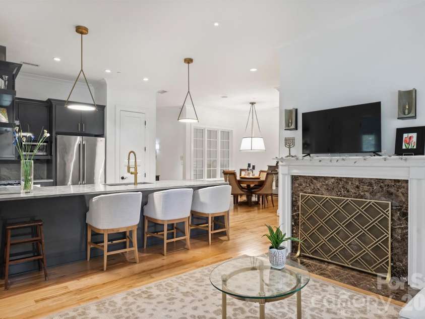 241 Queens Road, Charlotte, NC 28204.  MLS# CAR4400398, YatesRealty ID 39625. 
