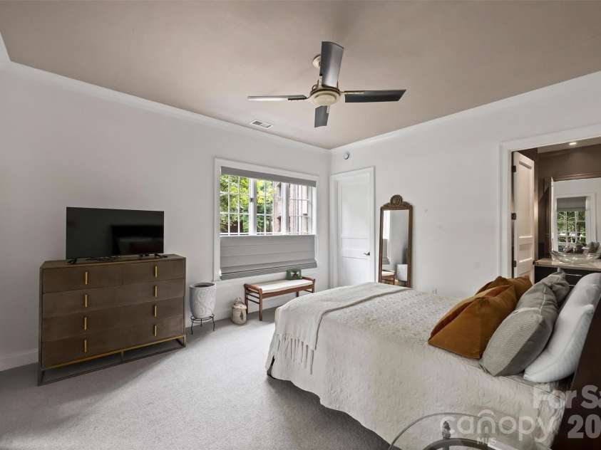 241 Queens Road, Charlotte, NC 28204.  MLS# CAR4400398, YatesRealty ID 39625. 