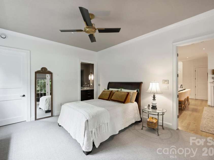 241 Queens Road, Charlotte, NC 28204.  MLS# CAR4400398, YatesRealty ID 39625. 