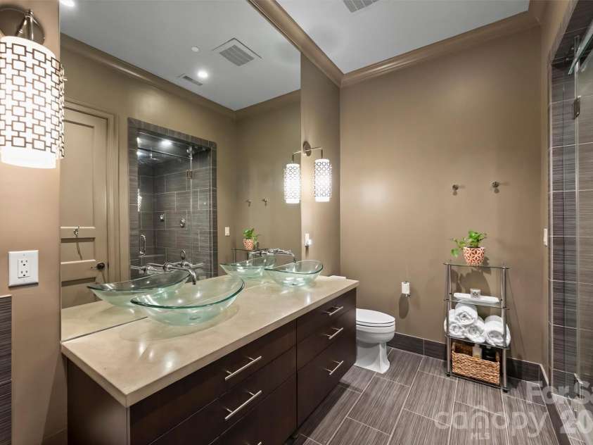 241 Queens Road, Charlotte, NC 28204.  MLS# CAR4400398, YatesRealty ID 39625. 
