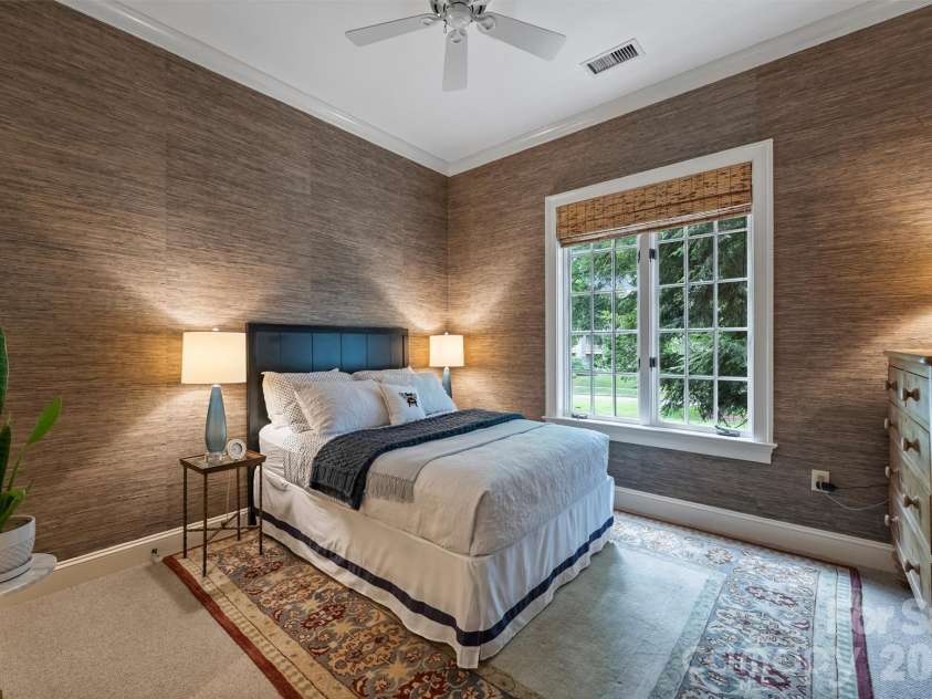 241 Queens Road, Charlotte, NC 28204.  MLS# CAR4400398, YatesRealty ID 39625. 