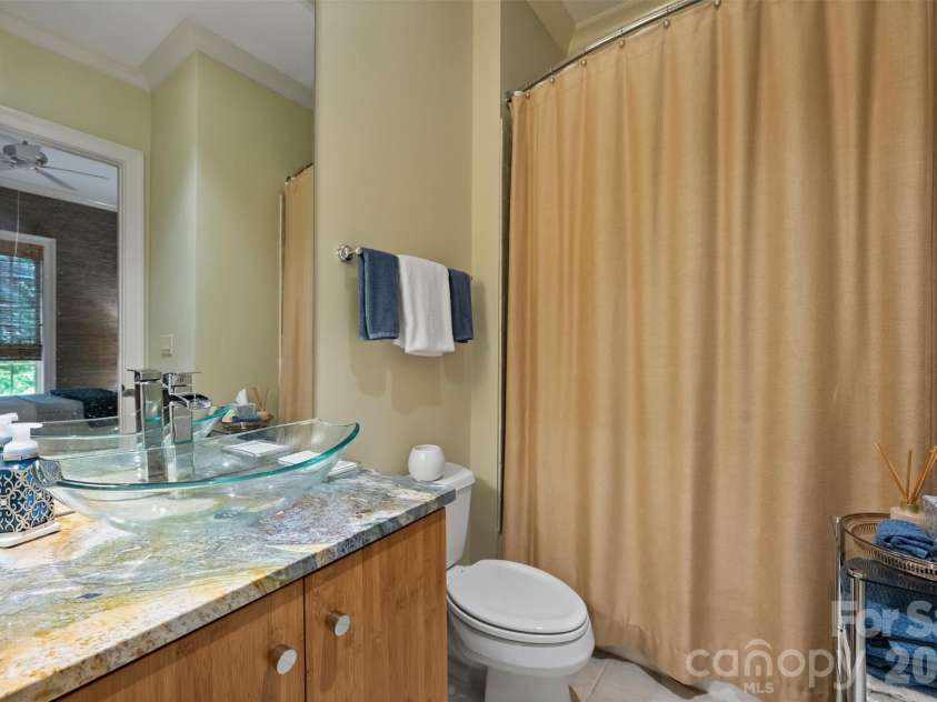 241 Queens Road, Charlotte, NC 28204.  MLS# CAR4400398, YatesRealty ID 39625. 