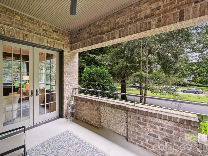 241 Queens Road, Charlotte, NC 28204.  MLS# CAR4400398, YatesRealty ID 39625. 