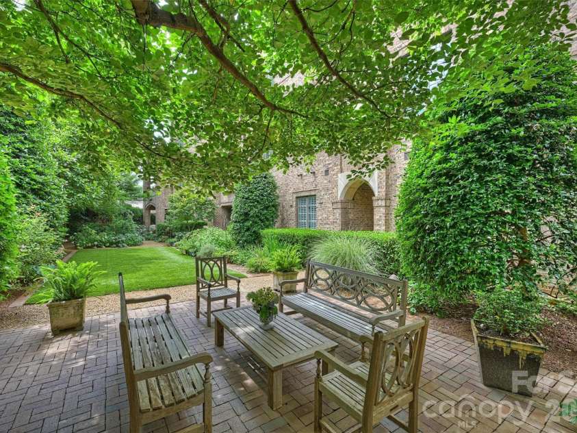 241 Queens Road, Charlotte, NC 28204.  MLS# CAR4400398, YatesRealty ID 39625. 