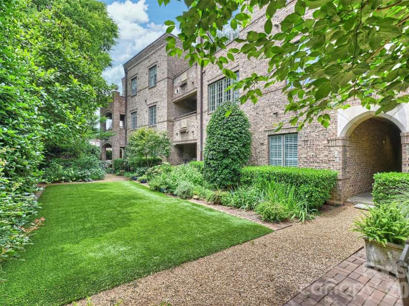 241 Queens Road, Charlotte, NC 28204.  MLS# CAR4400398, YatesRealty ID 39625. 