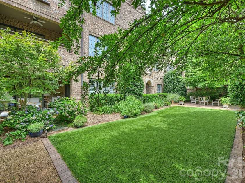241 Queens Road, Charlotte, NC 28204.  MLS# CAR4400398, YatesRealty ID 39625. 