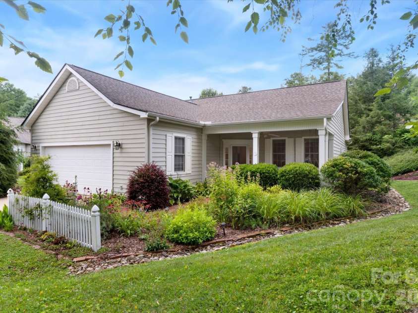 36 Sheffield Place, Brevard, NC 28712.  MLS# CAR4402157, YatesRealty ID 39626. 