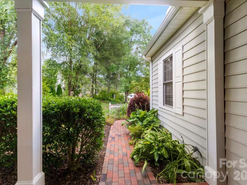 36 Sheffield Place, Brevard, NC 28712.  MLS# CAR4402157, YatesRealty ID 39626. 