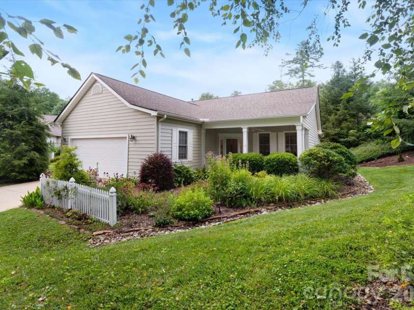 36 Sheffield Place, Brevard, NC 28712.  MLS# CAR4402157, YatesRealty ID 39626. 