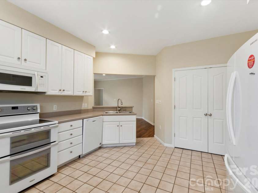 36 Sheffield Place, Brevard, NC 28712.  MLS# CAR4402157, YatesRealty ID 39626. 