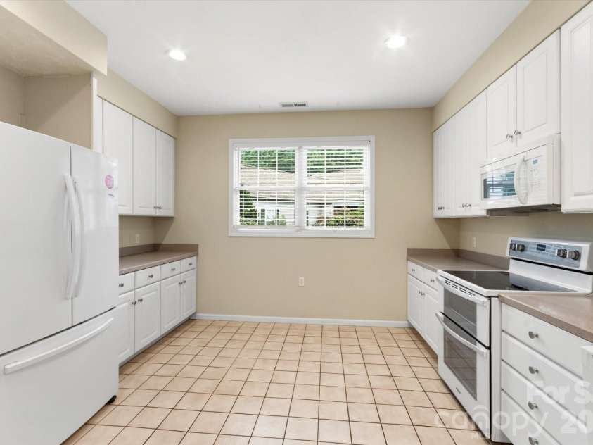 36 Sheffield Place, Brevard, NC 28712.  MLS# CAR4402157, YatesRealty ID 39626. 