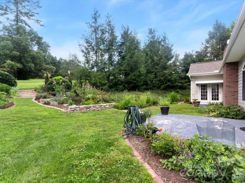 36 Sheffield Place, Brevard, NC 28712.  MLS# CAR4402157, YatesRealty ID 39626. 