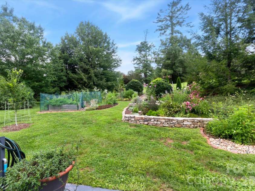 36 Sheffield Place, Brevard, NC 28712.  MLS# CAR4402157, YatesRealty ID 39626. 