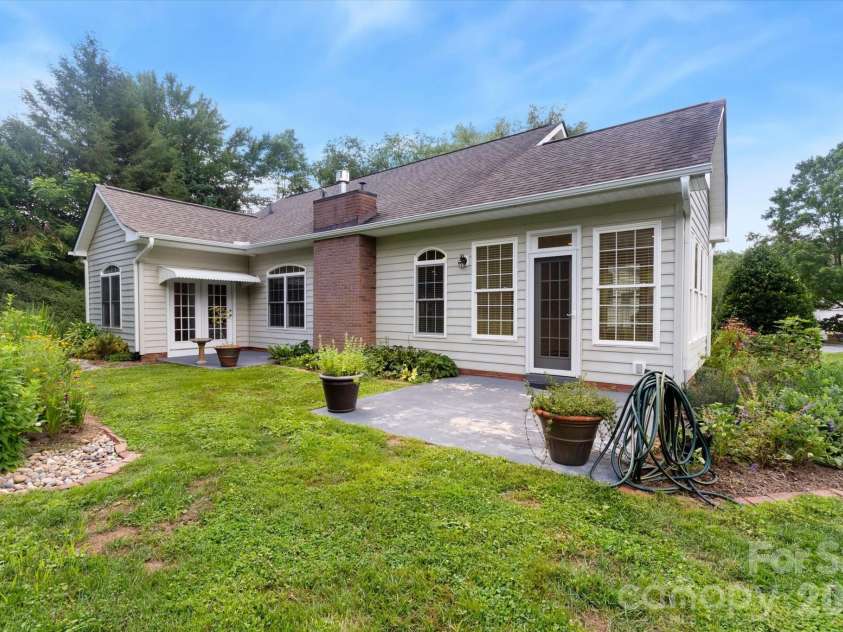 36 Sheffield Place, Brevard, NC 28712.  MLS# CAR4402157, YatesRealty ID 39626. 