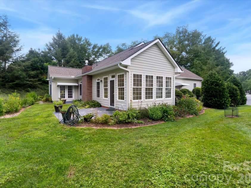36 Sheffield Place, Brevard, NC 28712.  MLS# CAR4402157, YatesRealty ID 39626. 