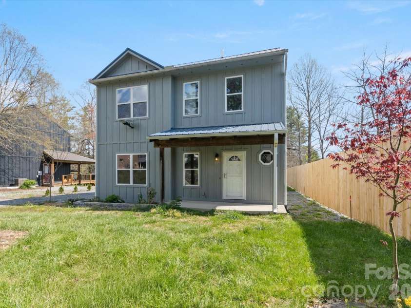 84 Poplar Street, Brevard, NC 28712.  MLS# CAR4403421, YatesRealty ID 39627. 