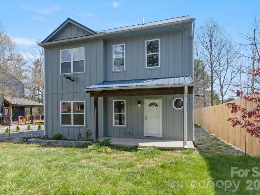84 Poplar Street, Brevard, NC 28712.  MLS# CAR4403421, YatesRealty ID 39627. 