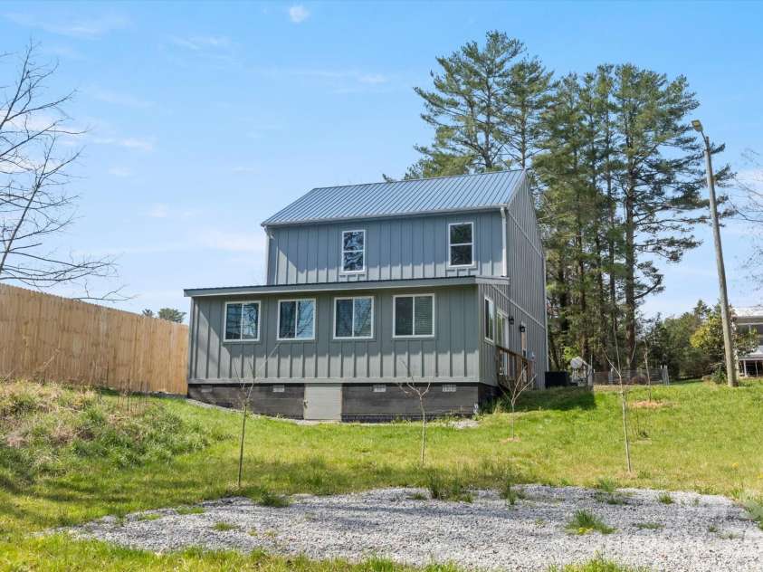 84 Poplar Street, Brevard, NC 28712.  MLS# CAR4403421, YatesRealty ID 39627. 