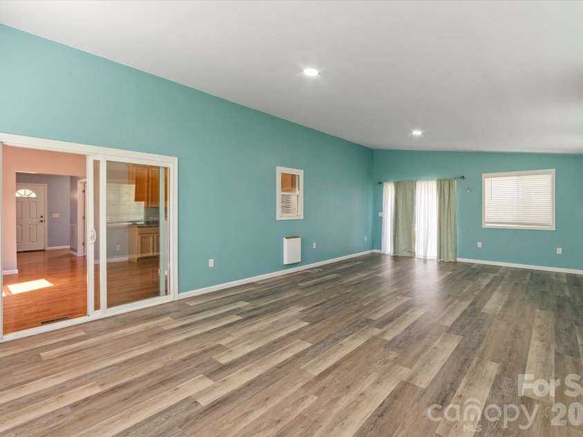 84 Poplar Street, Brevard, NC 28712.  MLS# CAR4403421, YatesRealty ID 39627. 
