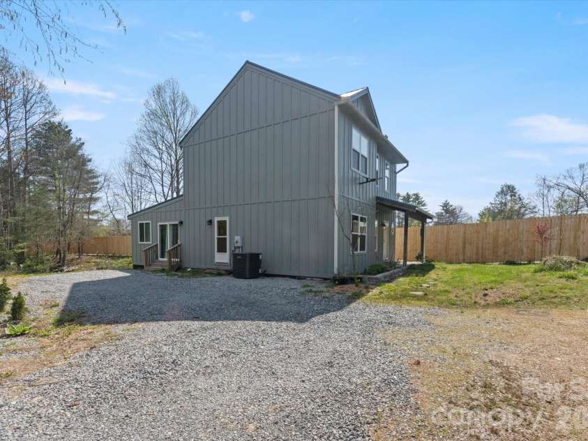 84 Poplar Street, Brevard, NC 28712.  MLS# CAR4403421, YatesRealty ID 39627. 