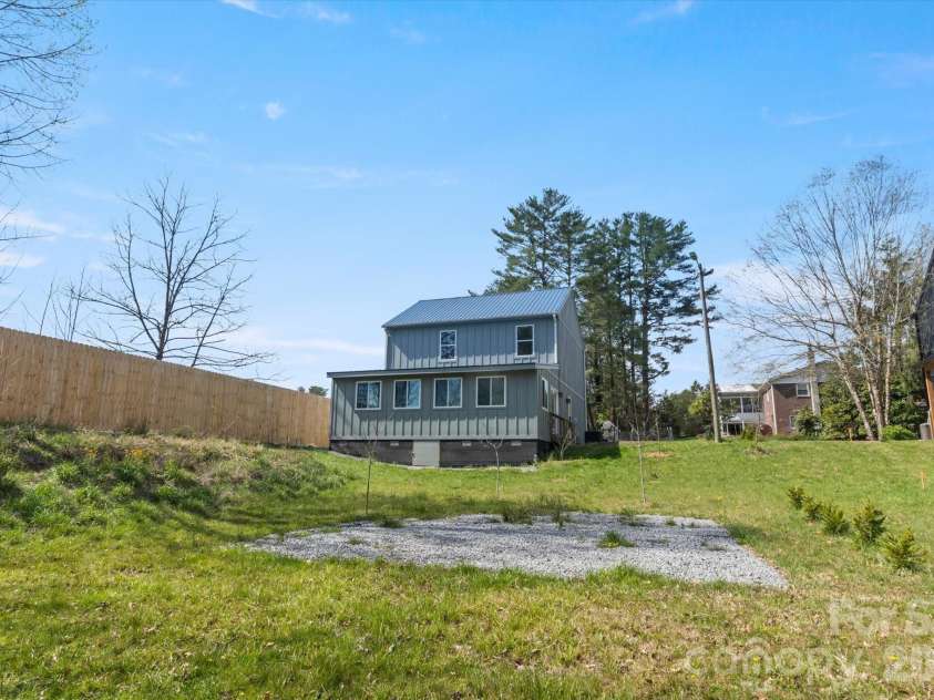 84 Poplar Street, Brevard, NC 28712.  MLS# CAR4403421, YatesRealty ID 39627. 