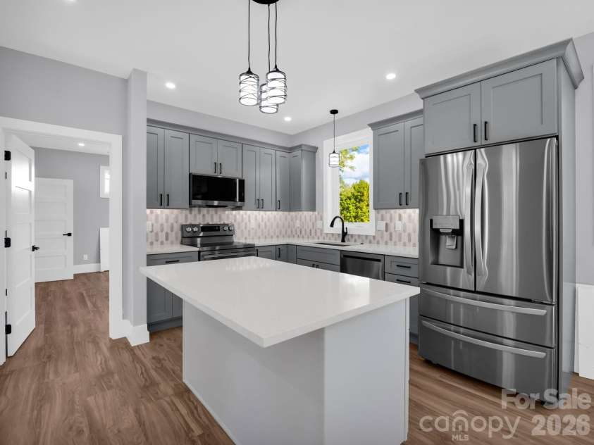 1 Pinnacle View Road, Asheville, NC 28803.  MLS# CAR4303088, YatesRealty ID 3963. 