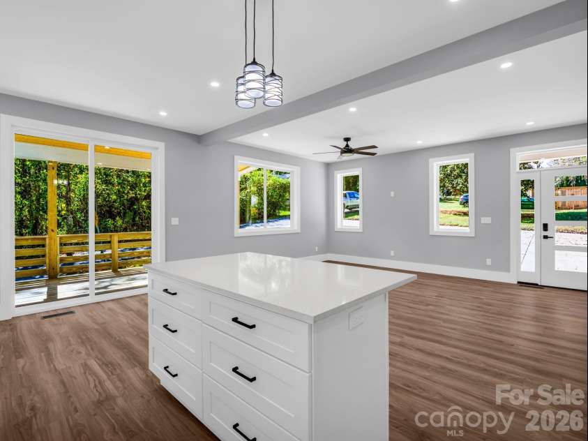 1 Pinnacle View Road, Asheville, NC 28803.  MLS# CAR4303088, YatesRealty ID 3963. 