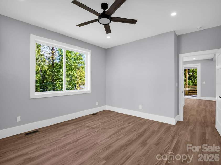 1 Pinnacle View Road, Asheville, NC 28803.  MLS# CAR4303088, YatesRealty ID 3963. 