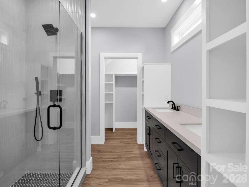 1 Pinnacle View Road, Asheville, NC 28803.  MLS# CAR4303088, YatesRealty ID 3963. 