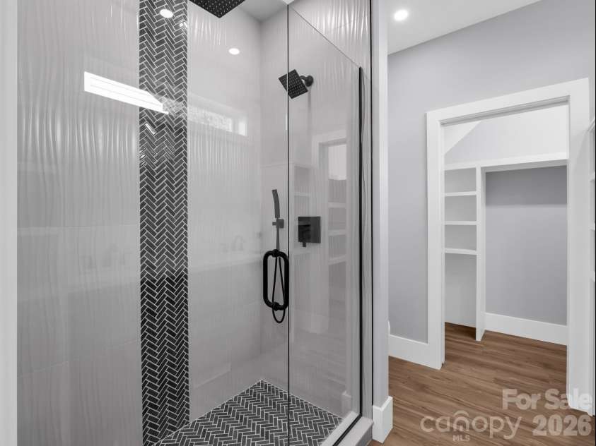 1 Pinnacle View Road, Asheville, NC 28803.  MLS# CAR4303088, YatesRealty ID 3963. 
