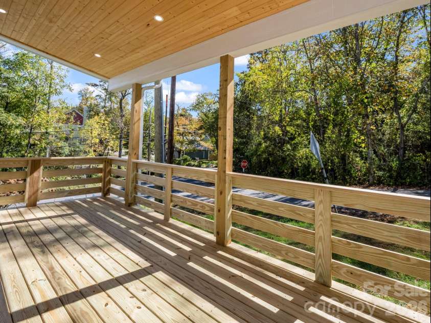 1 Pinnacle View Road, Asheville, NC 28803.  MLS# CAR4303088, YatesRealty ID 3963. 