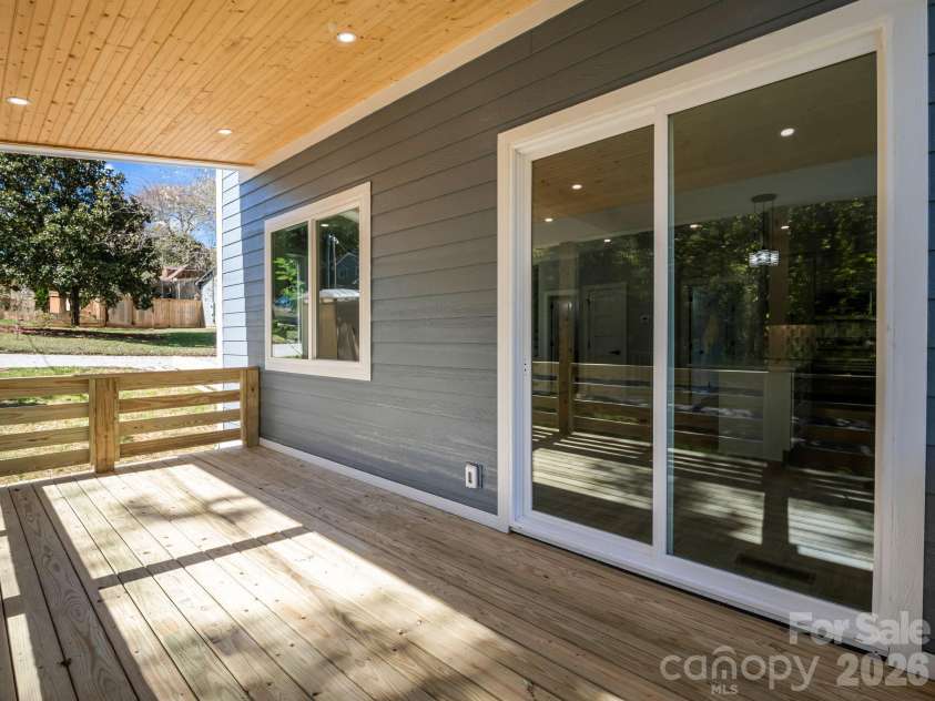1 Pinnacle View Road, Asheville, NC 28803.  MLS# CAR4303088, YatesRealty ID 3963. 