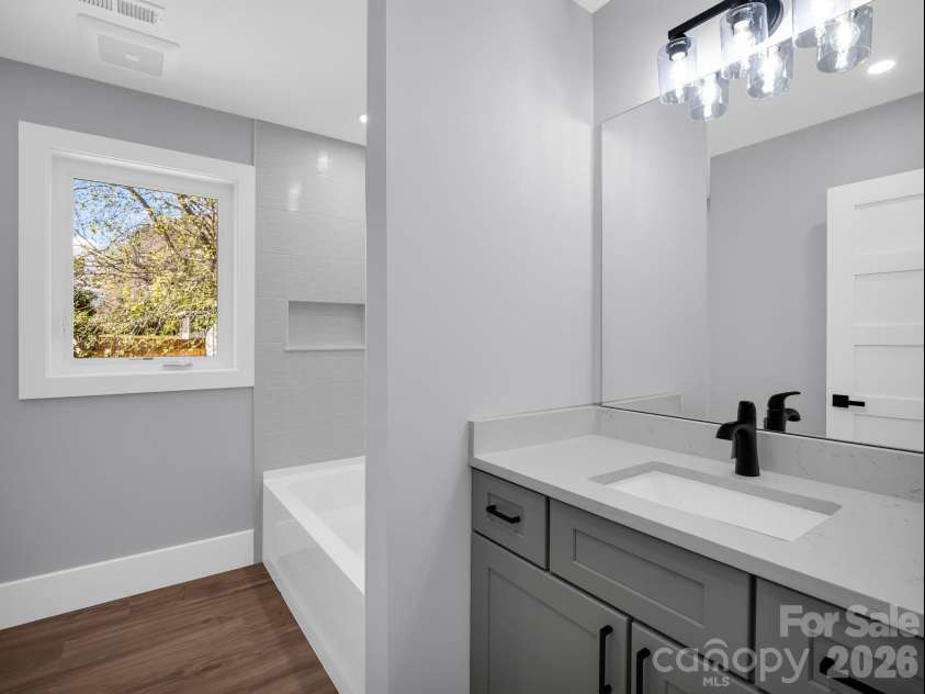 1 Pinnacle View Road, Asheville, NC 28803.  MLS# CAR4303088, YatesRealty ID 3963. 