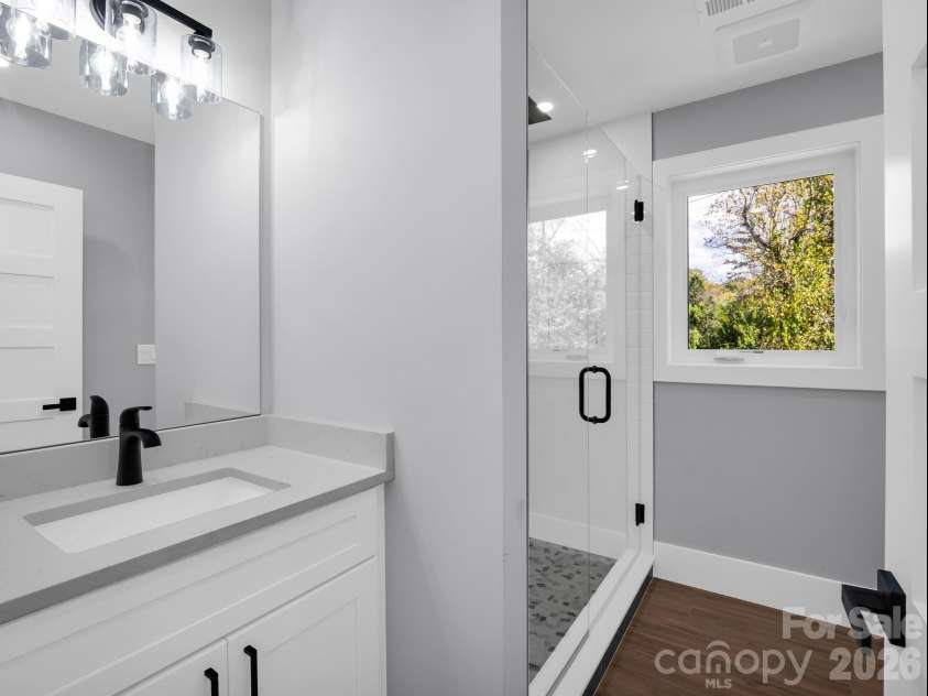 1 Pinnacle View Road, Asheville, NC 28803.  MLS# CAR4303088, YatesRealty ID 3963. 