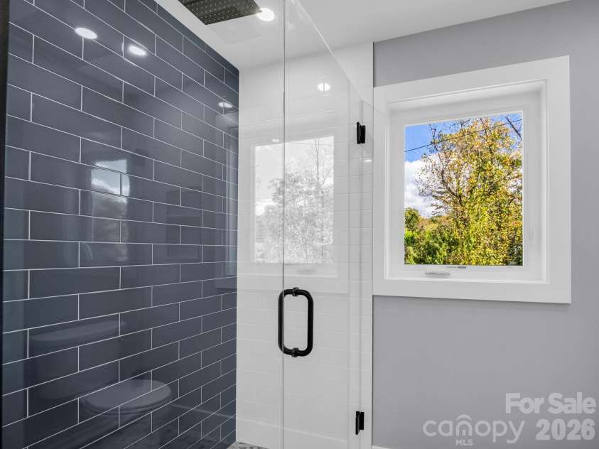 1 Pinnacle View Road, Asheville, NC 28803.  MLS# CAR4303088, YatesRealty ID 3963. 