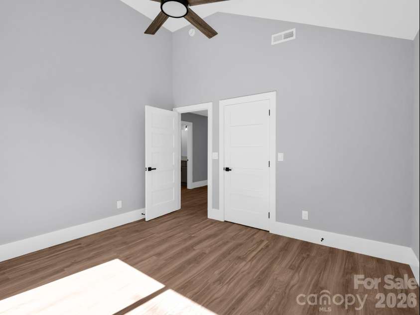 1 Pinnacle View Road, Asheville, NC 28803.  MLS# CAR4303088, YatesRealty ID 3963. 